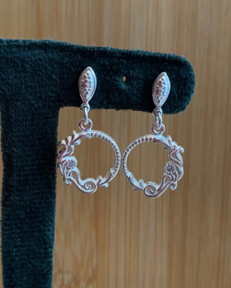 Brinco Detalhado Cravejado com Zircônia